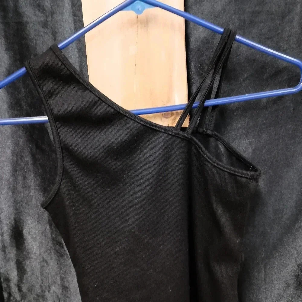 SHEIN Black Asymmetrical Crop Top - Picture 3 of 3